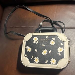 Kate Spade Daisy Traveller Crossbody